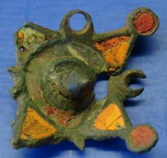 plate brooch