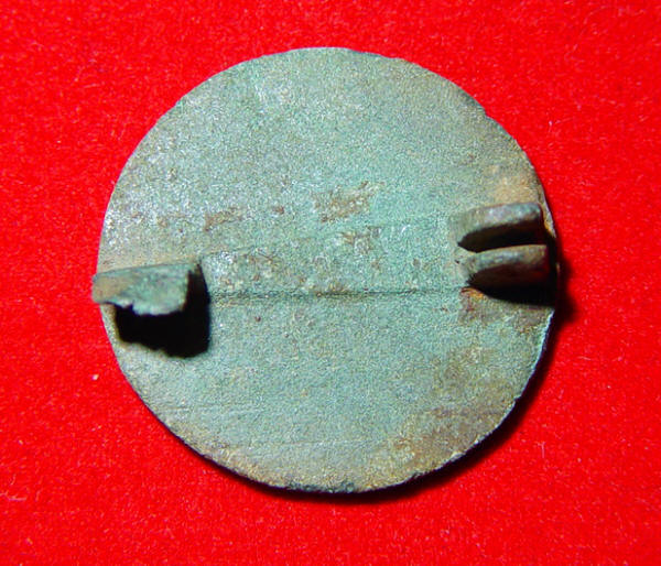 disc brooch