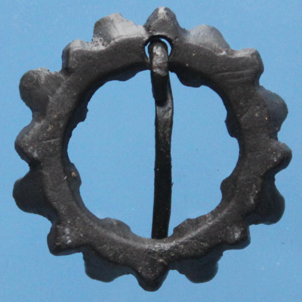 ring brooch